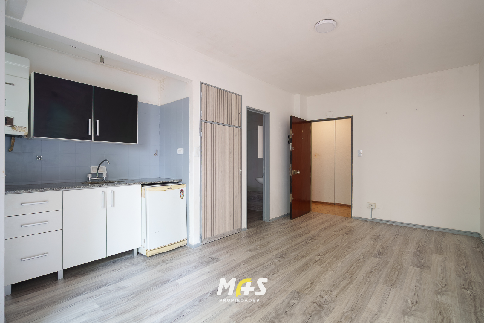 13Vista general desde esterior, cocina, balo. puertaGuatemala 4230